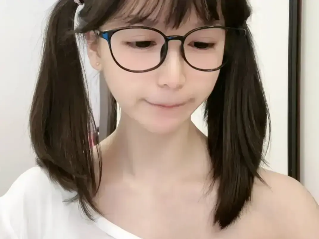 天才交易员萌小栖咯咯哒vlog原视频无删减全集免费畅播_《萌小栖》完整版极速获取_纯净观影沉浸感拉满_高清资源值得二刷细品